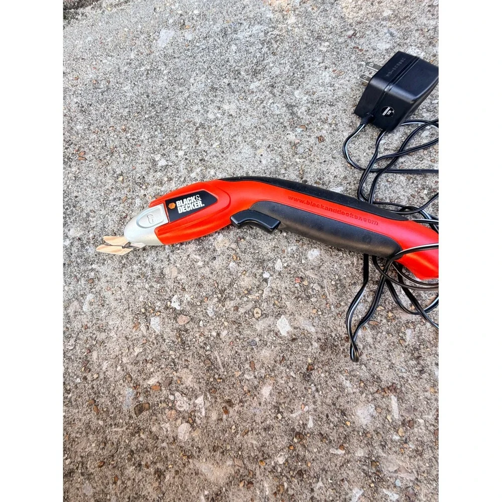 Black & Decker SZ360 3.6V Powered Scissors Cordless Electric Shears with Charger